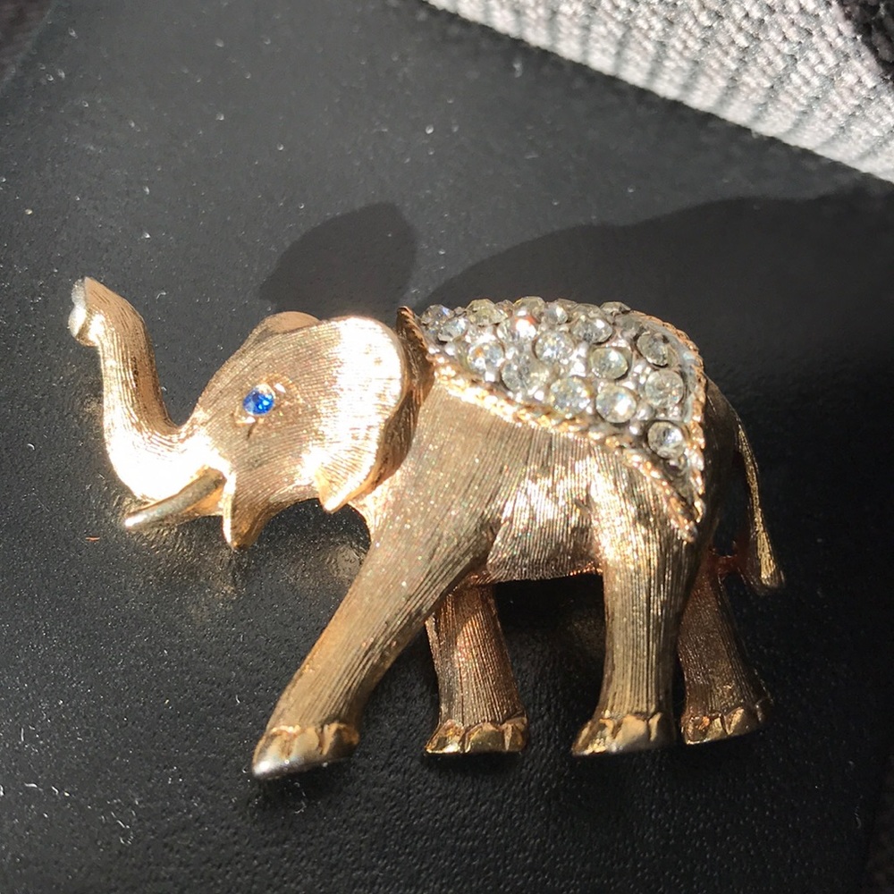 5 for $25 CZ Lucky elephant brooch w blue eyes
